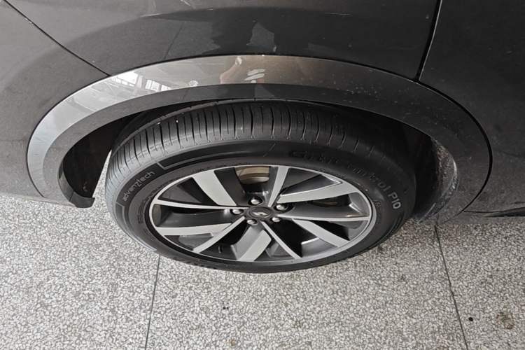 Used Li Auto L8 2023 Air model Exterior 5