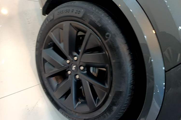 Used Li Auto L8 2023 Pro Model Exterior 5