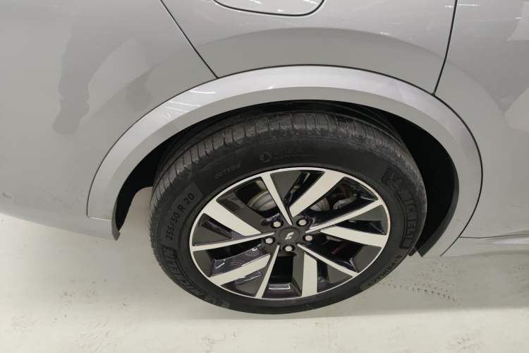 Used Li Auto L8 2023 Pro Model Exterior 5