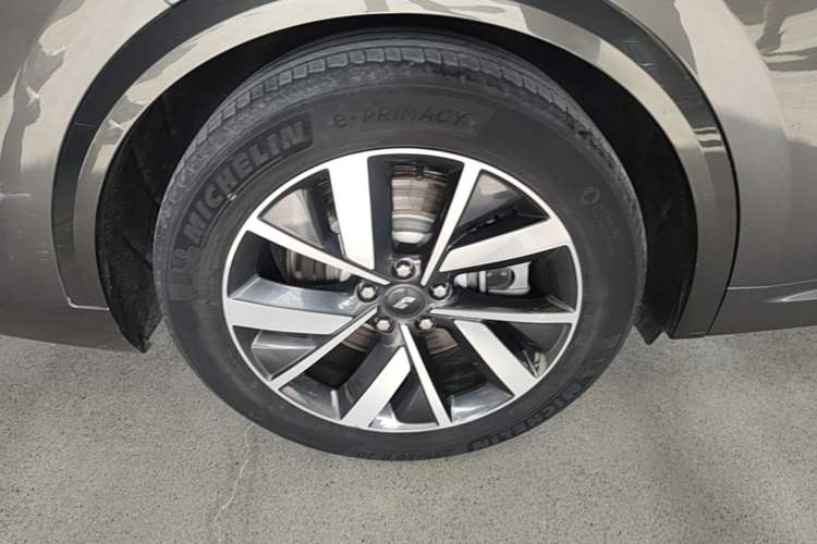 Used Li Auto L8 2023 Pro Model Exterior 5