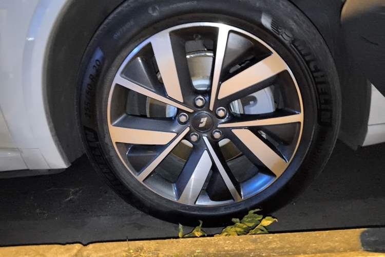 Used Li Auto L8 2023 Pro Model Exterior 7