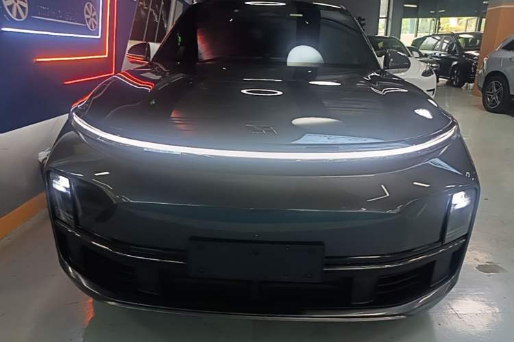 Used Li Auto L8 2023 Pro Model Front