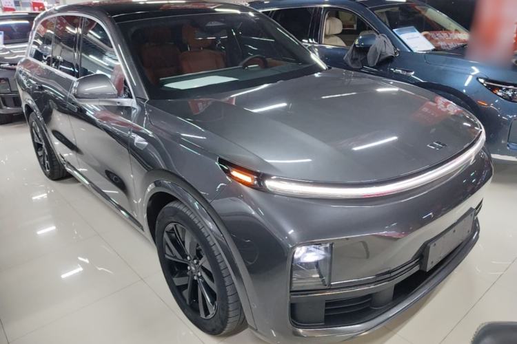 Used Li Auto L8 2023 Pro Model Front Right 45 Deg