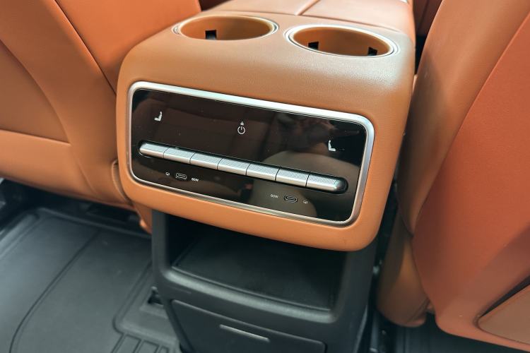 Used Li Auto L8 2023 Pro Model Interior 10