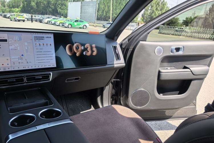 Used Li Auto L8 2023 Pro Model Interior 2