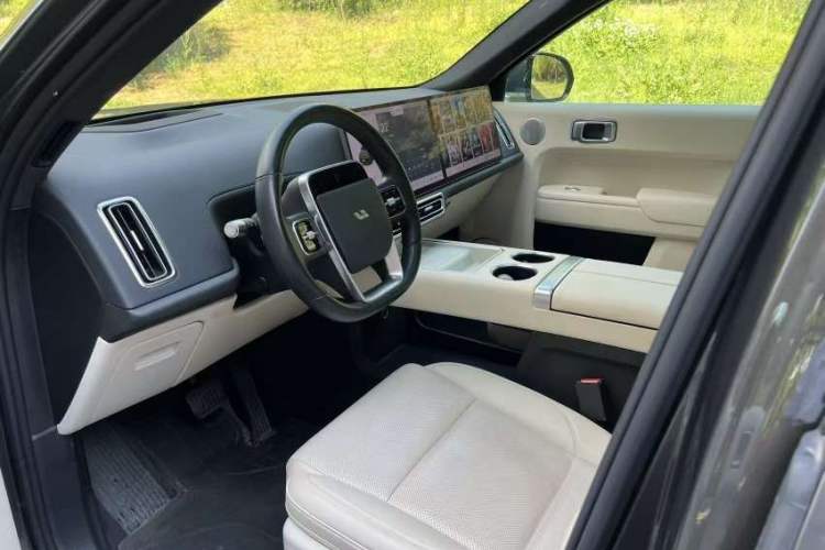 Used Li Auto L8 2023 Air model Interior 2