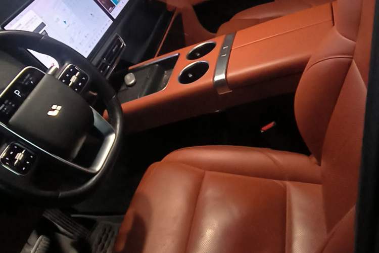 Used Li Auto L8 2023 Pro Model Interior 3