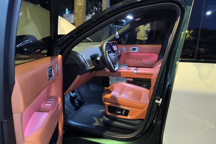Used Li Auto L8 2023 Pro Model Interior 3