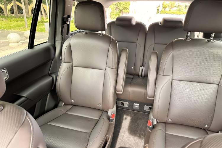Used Li Auto L8 2023 Air model Interior 5
