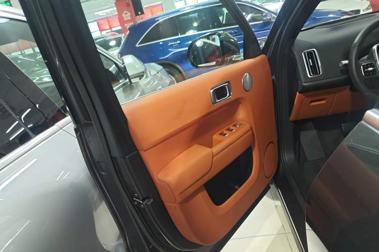 Used Li Auto L8 2023 Air model Interior 7