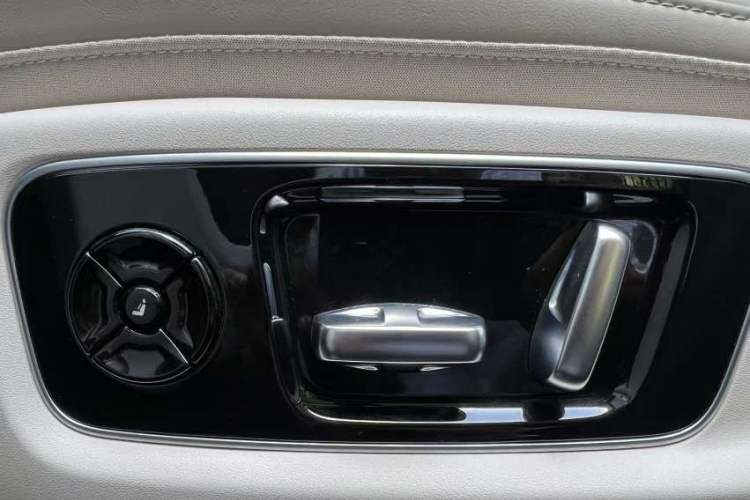 Used Li Auto L8 2023 Air model Interior 8