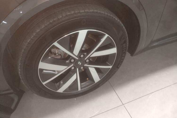 Used Li Auto L8 2023 Pro Model Left Front Wheel Hub