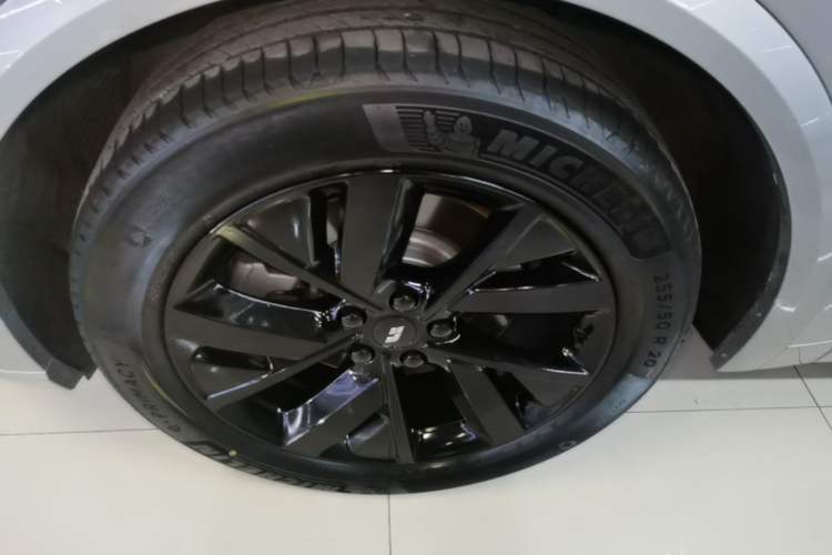 Used Li Auto L8 2023 Pro Model Left Front Wheel Hub