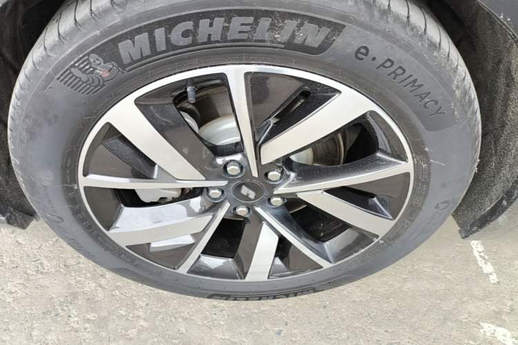 Used Li Auto L8 2023 Pro Model Left Front Wheel Hub