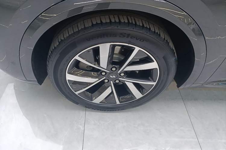 Used Li Auto L8 2023 Max model Left Front Wheel Hub