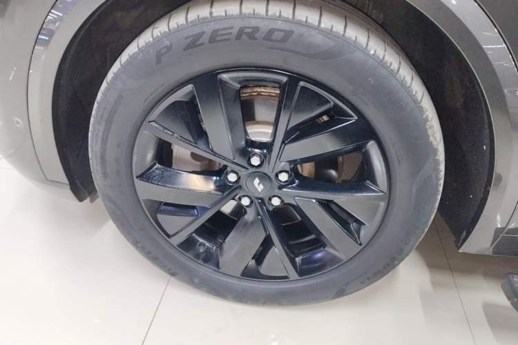 Used Li Auto L8 2023 Pro Model Left Front Wheel Hub
