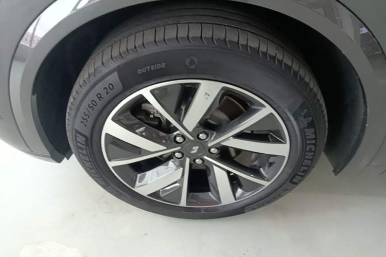 Used Li Auto L8 2023 Pro Model Left Front Wheel Hub