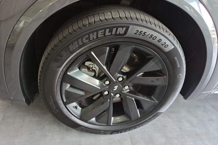 Used Li Auto L8 2023 Pro Model Left Front Wheel Hub
