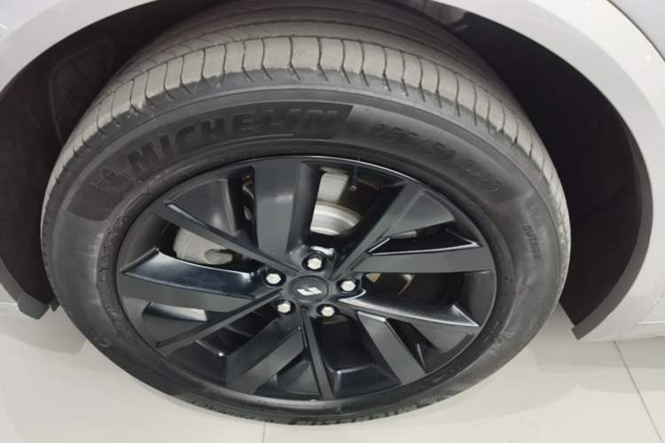 Used Li Auto L8 2023 Max model Left Front Wheel Hub