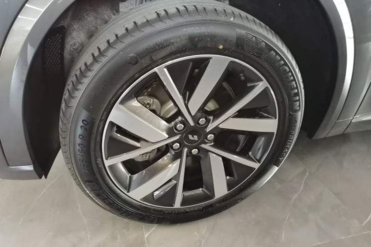 Used Li Auto L8 2023 Pro Model Left Front Wheel Hub
