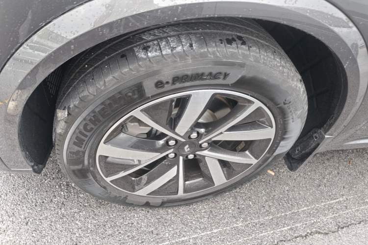Used Li Auto L8 2023 Pro Model Left Front Wheel Hub