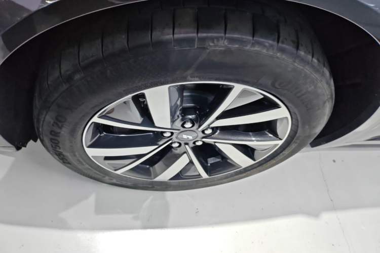 Used Li Auto L8 2023 Air model Left Front Wheel Hub