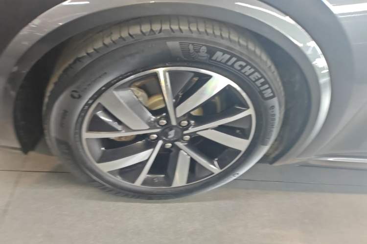 Used Li Auto L8 2023 Pro Model Left Front Wheel Hub
