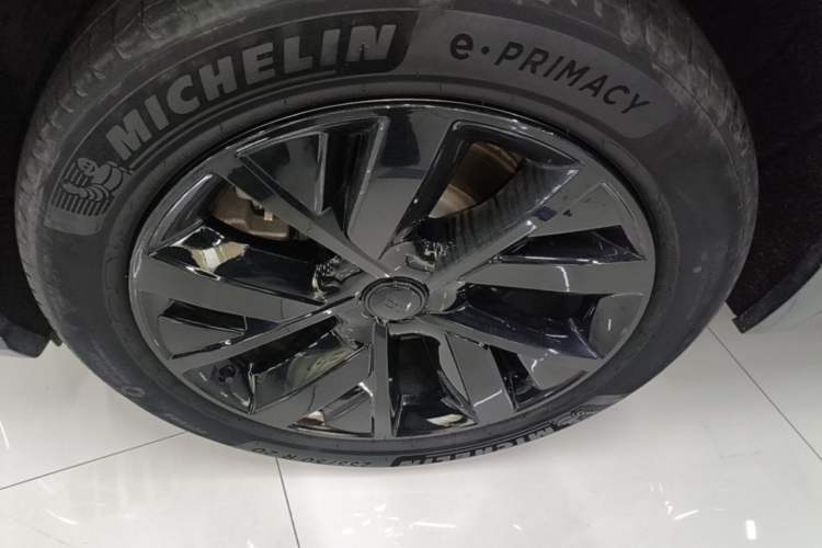 Used Li Auto L8 2023 Pro Model Left Front Wheel Hub