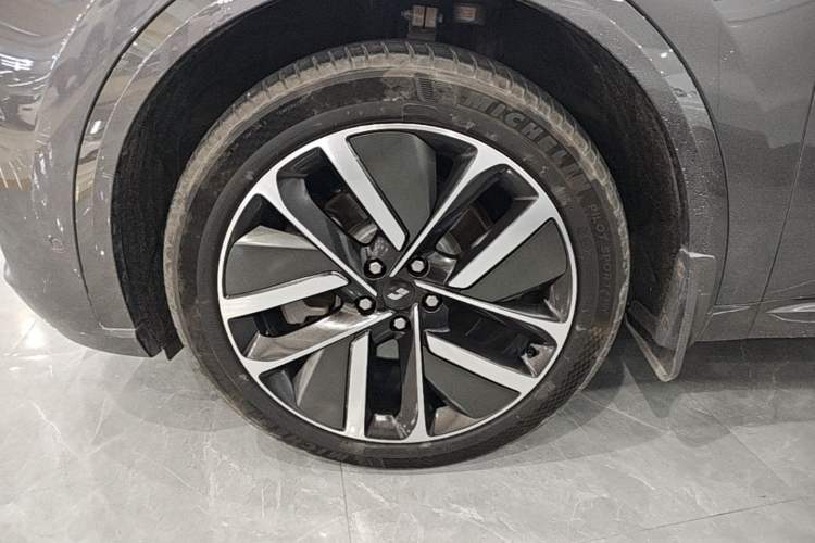 Used Li Auto L8 2023 Air model Left Front Wheel Hub