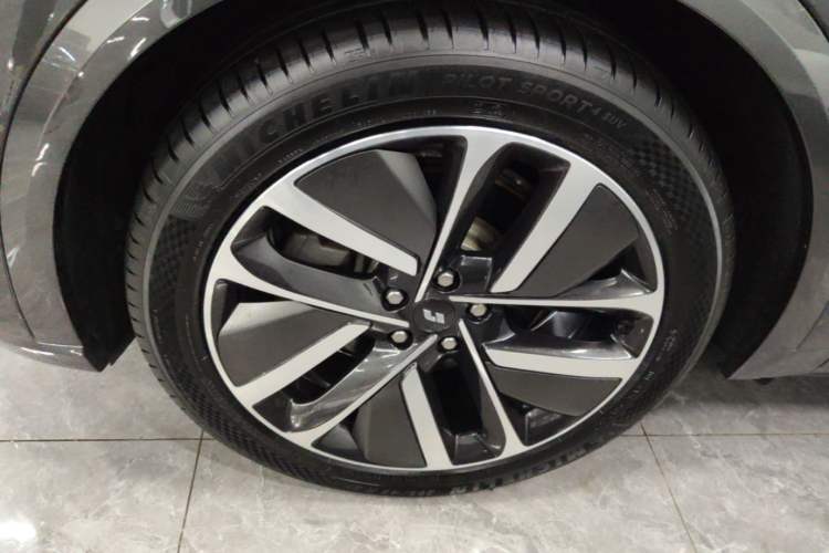 Used Li Auto L8 2023 Pro Model Left Front Wheel Hub