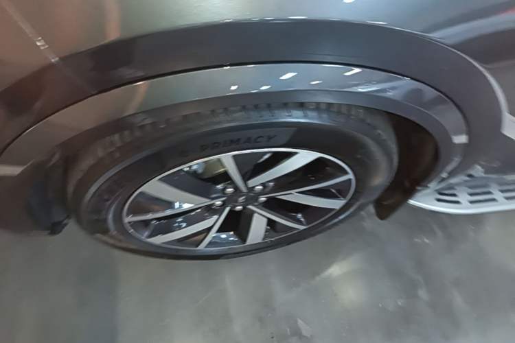 Used Li Auto L8 2023 Pro Model Left Front Wheel Hub