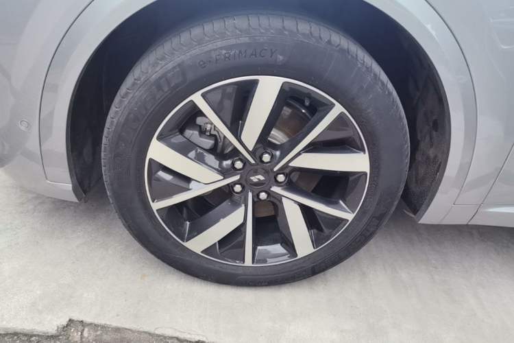 Used Li Auto L8 2023 Air model Left Front Wheel Hub