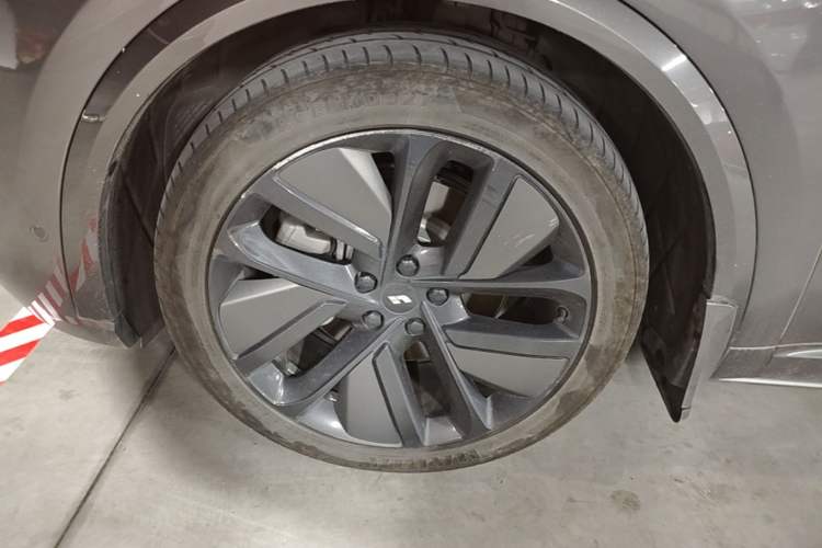 Used Li Auto L8 2023 Pro Model Left Front Wheel Hub