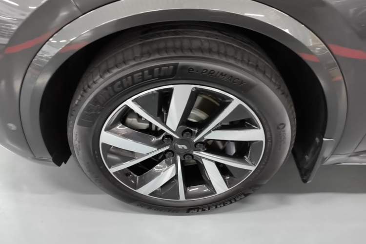 Used Li Auto L8 2023 Max model Left Front Wheel Hub