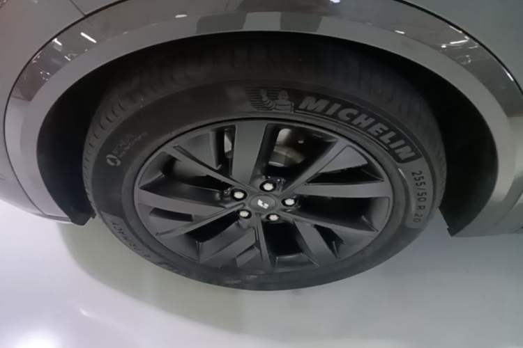 Used Li Auto L8 2023 Pro Model Left Front Wheel Hub