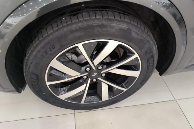 Used Li Auto L8 2023 Pro Model Left Front Wheel Hub