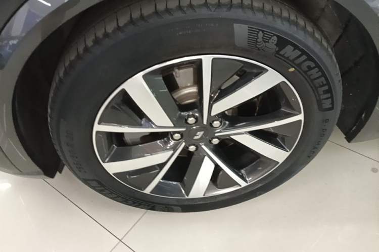 Used Li Auto L8 2023 Pro Model Left Front Wheel Hub