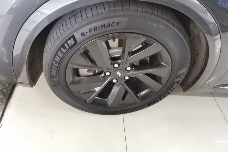 Used Li Auto L8 2023 Pro Model Left Front Wheel Hub
