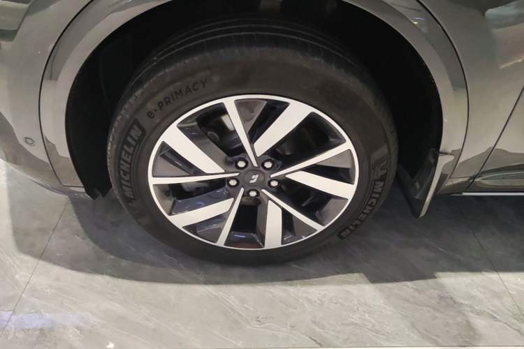 Used Li Auto L8 2023 Pro Model Left Front Wheel Hub