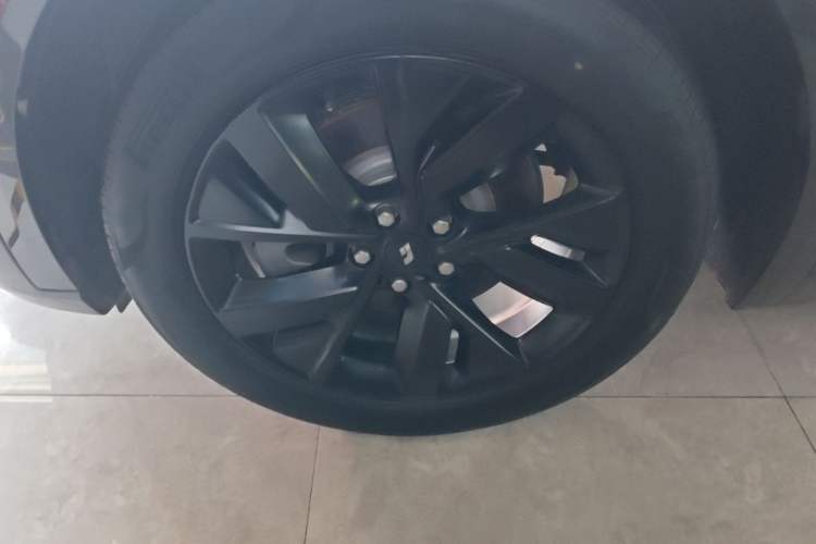 Used Li Auto L8 2023 Max model Left Front Wheel Hub