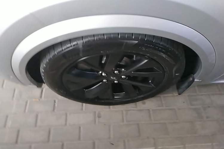 Used Li Auto L8 2023 Pro Model Left Front Wheel Hub