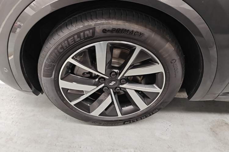 Used Li Auto L8 2023 Pro Model Left Front Wheel Hub