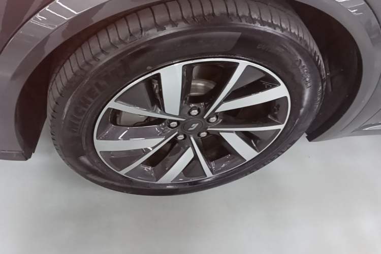 Used Li Auto L8 2023 Pro Model Left Front Wheel Hub