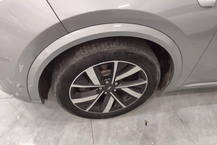 Used Li Auto L8 2023 Pro Model Left Front Wheel Hub