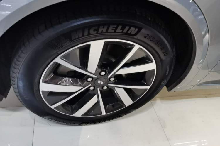 Used Li Auto L8 2023 Pro Model Left Front Wheel Hub