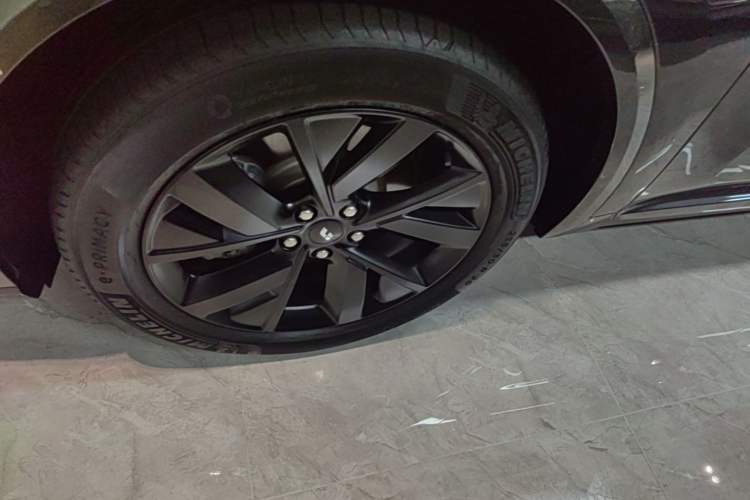 Used Li Auto L8 2023 Air model Left Front Wheel Hub