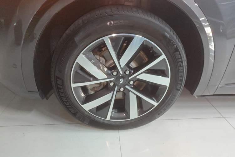 Used Li Auto L8 2023 Pro Model Left Front Wheel Hub