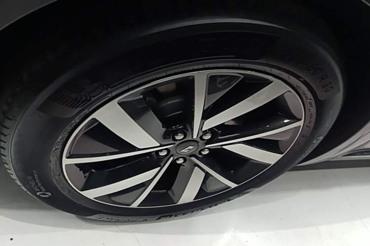 Used Li Auto L8 2023 Pro Model Left Front Wheel Hub