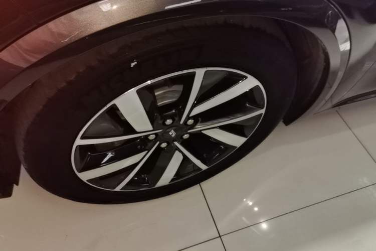 Used Li Auto L8 2023 Pro Model Left Front Wheel Hub