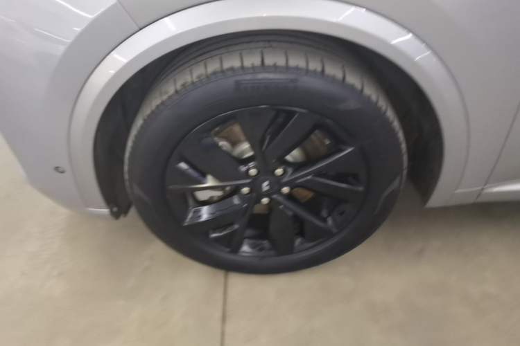Used Li Auto L8 2023 Pro Model Left Front Wheel Hub